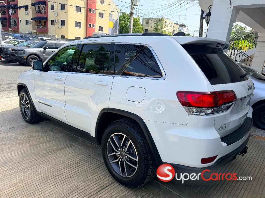 2020 Jeep Grand Cherokee Laredo — foto 8 / 9