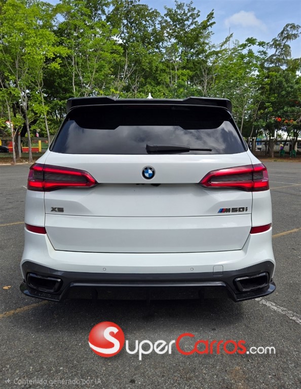 2020 BMW X 5 M50i — foto 4 / 12