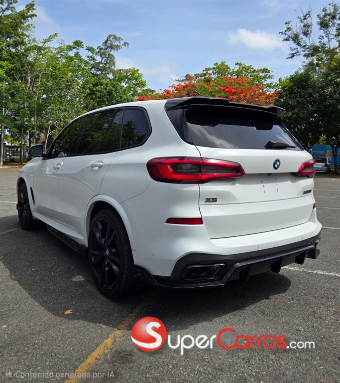 2020 BMW X 5 M50i — foto 6 / 12