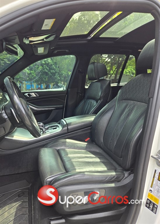 2020 BMW X 5 M50i — foto 7 / 12