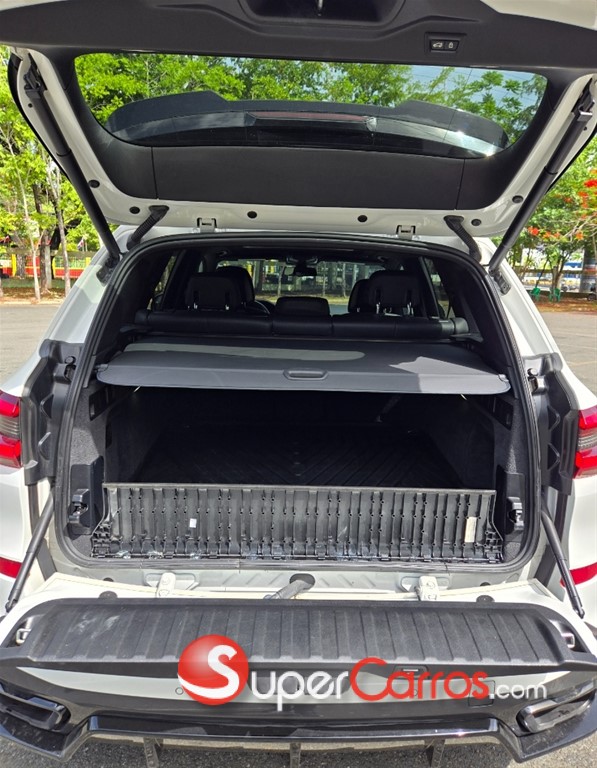 2020 BMW X 5 M50i — foto 10 / 12