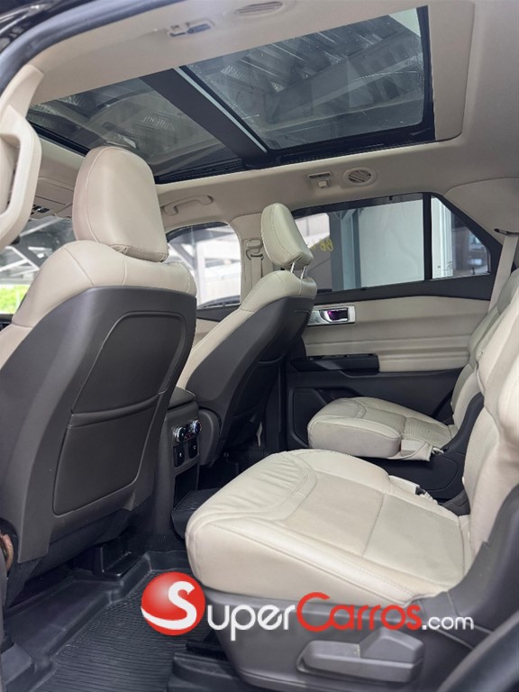2020 Ford Explorer Platinum — foto 7 / 11