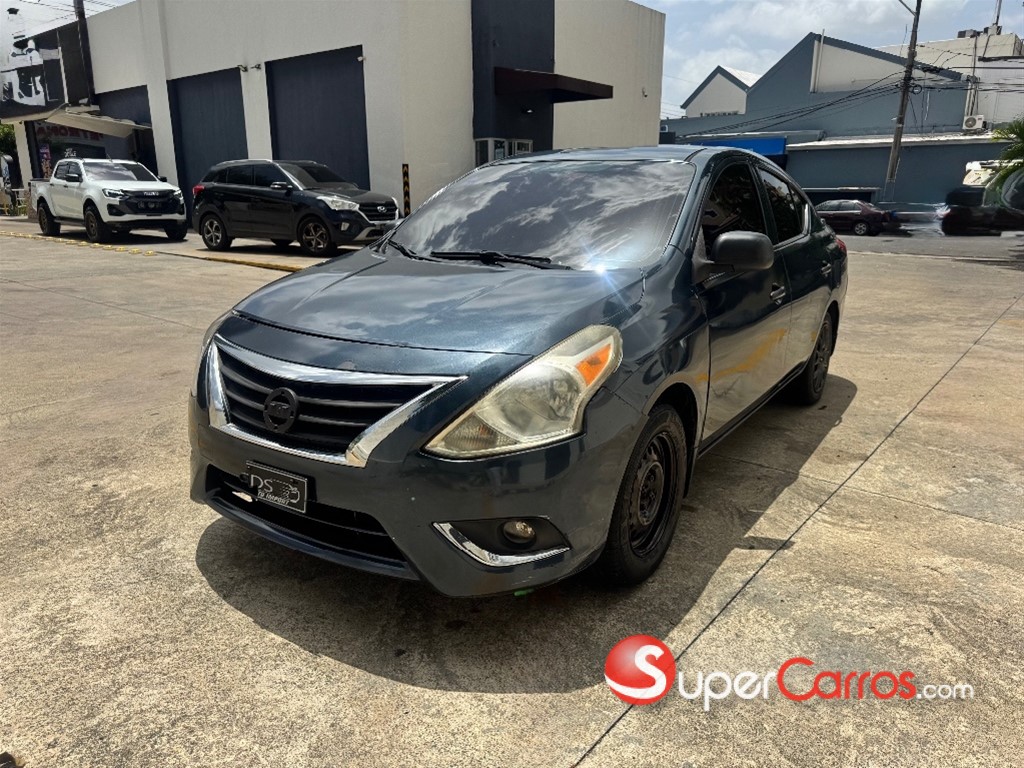 2015 Nissan Versa — foto 3 / 10