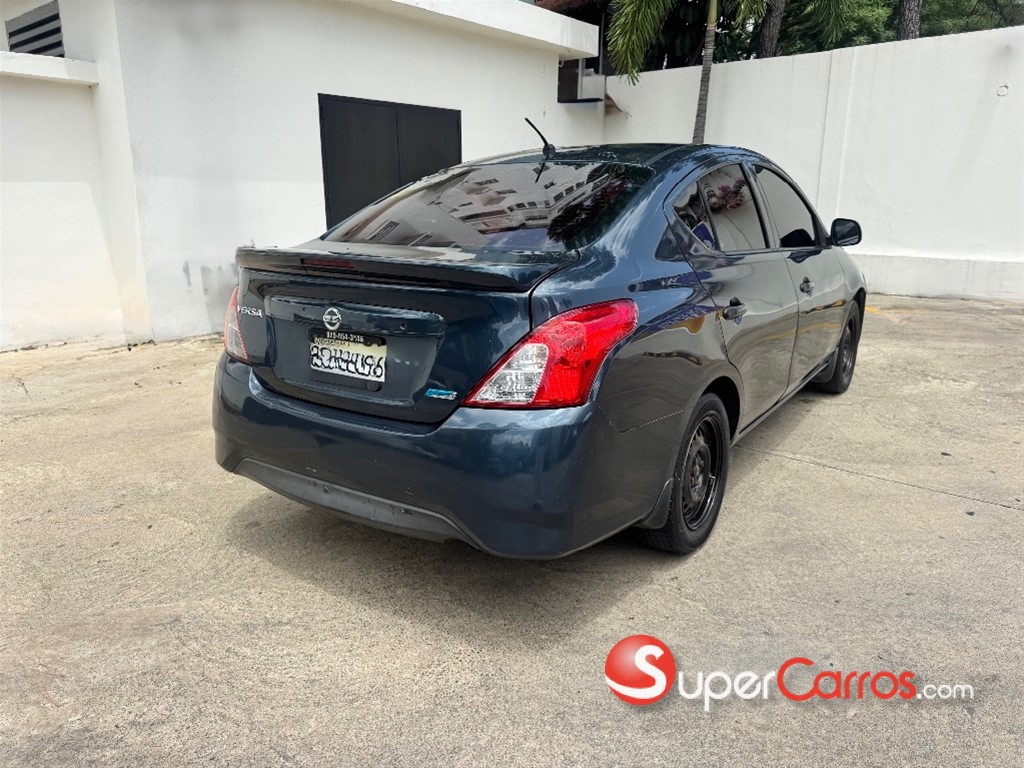2015 Nissan Versa — foto 5 / 10