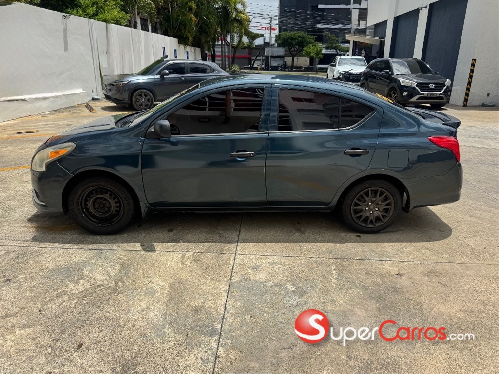 2015 Nissan Versa — foto 7 / 10