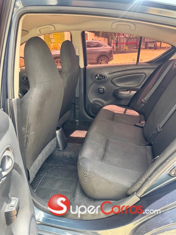 2015 Nissan Versa — foto 9 / 10