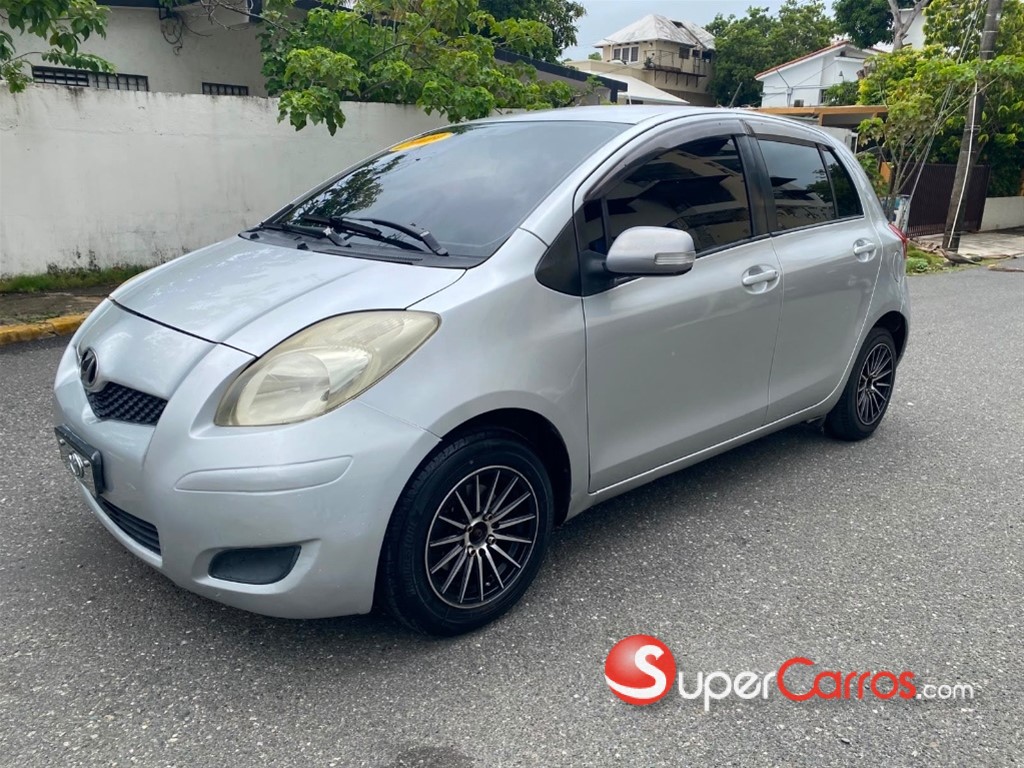 2009 Toyota VITZ — foto 2 / 12