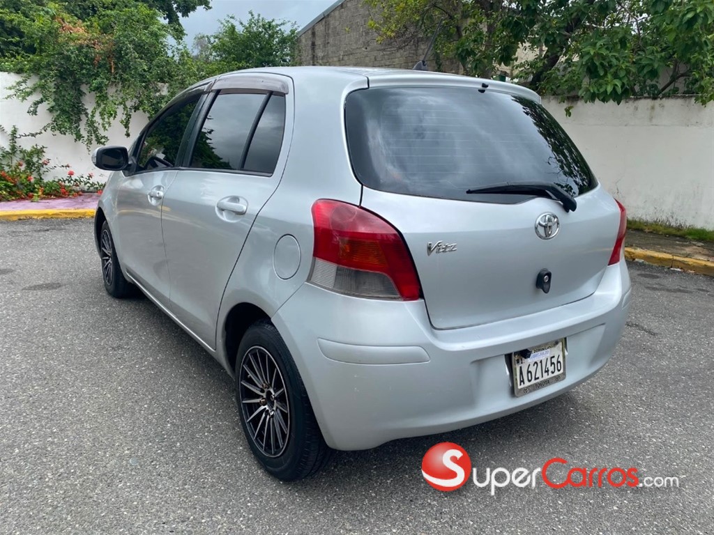 2009 Toyota VITZ — foto 4 / 12