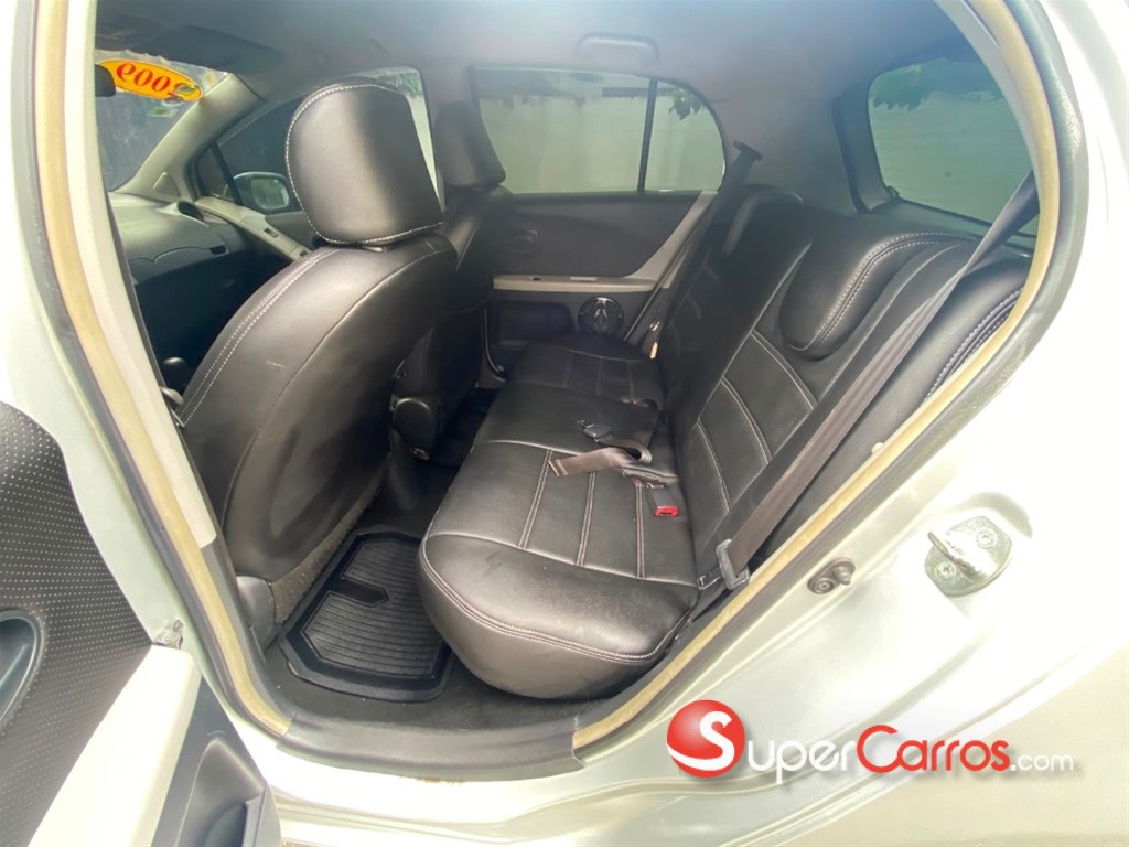 2009 Toyota VITZ — foto 6 / 12