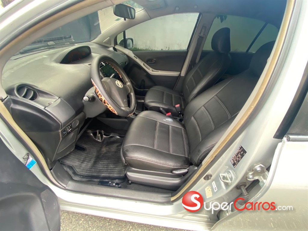 2009 Toyota VITZ — foto 9 / 12