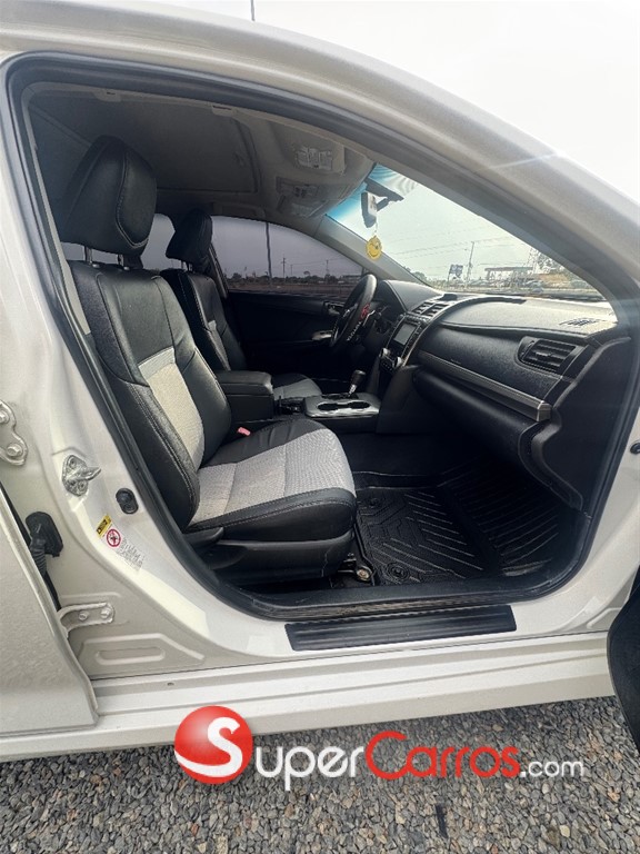 2012 Toyota Camry SE — foto 8 / 9