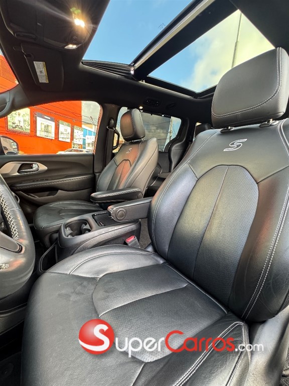 2021 Chrysler Pacifica — foto 8 / 12