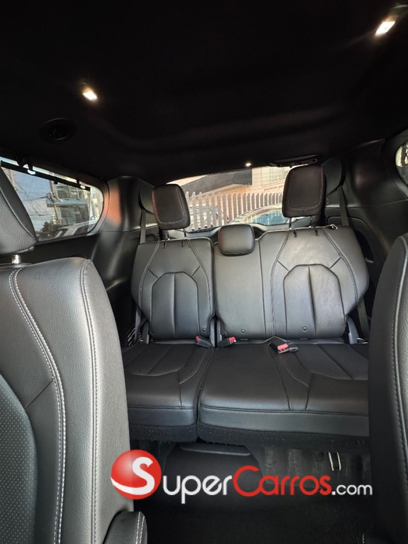 2021 Chrysler Pacifica — foto 10 / 12