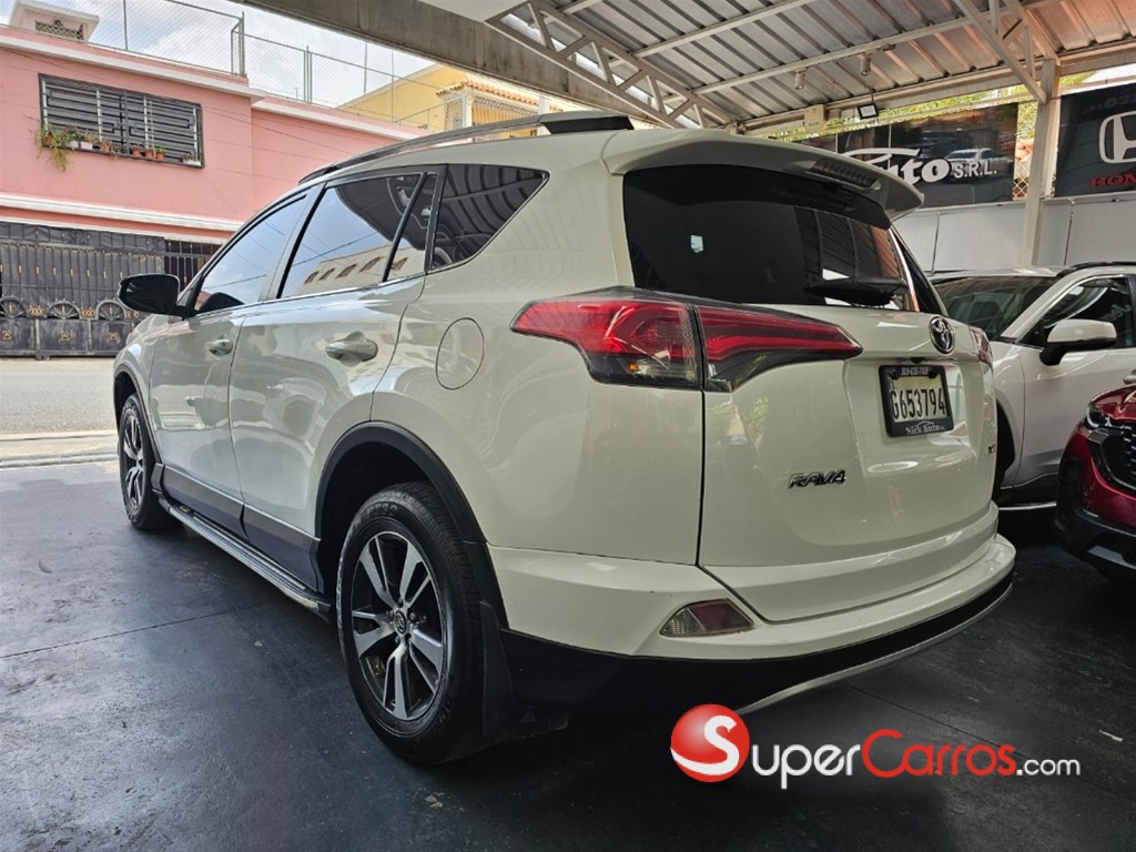 2018 Toyota RAV4 XLE — foto 6 / 12