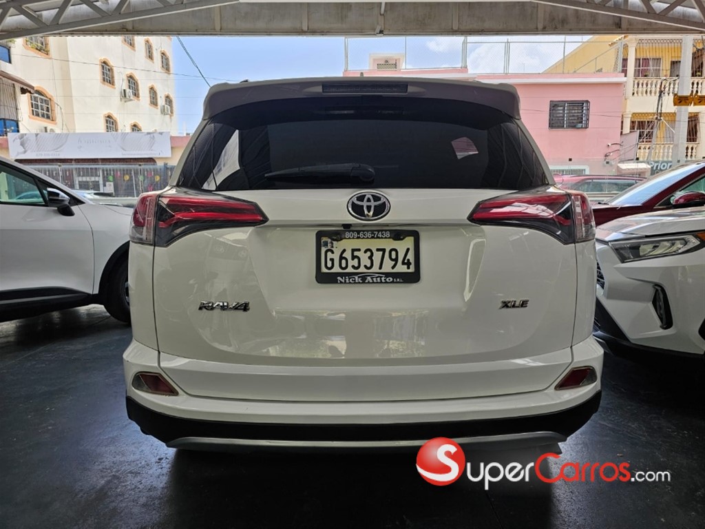 2018 Toyota RAV4 XLE — foto 8 / 12