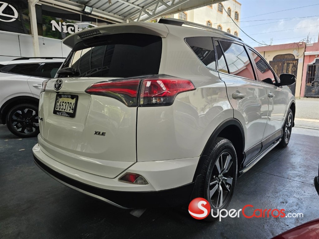 2018 Toyota RAV4 XLE — foto 9 / 12