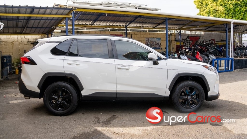 2020 Toyota RAV4 XLE — foto 3 / 8