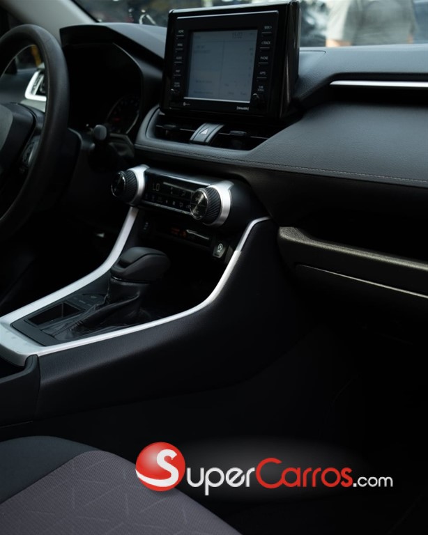 2020 Toyota RAV4 XLE — foto 7 / 8