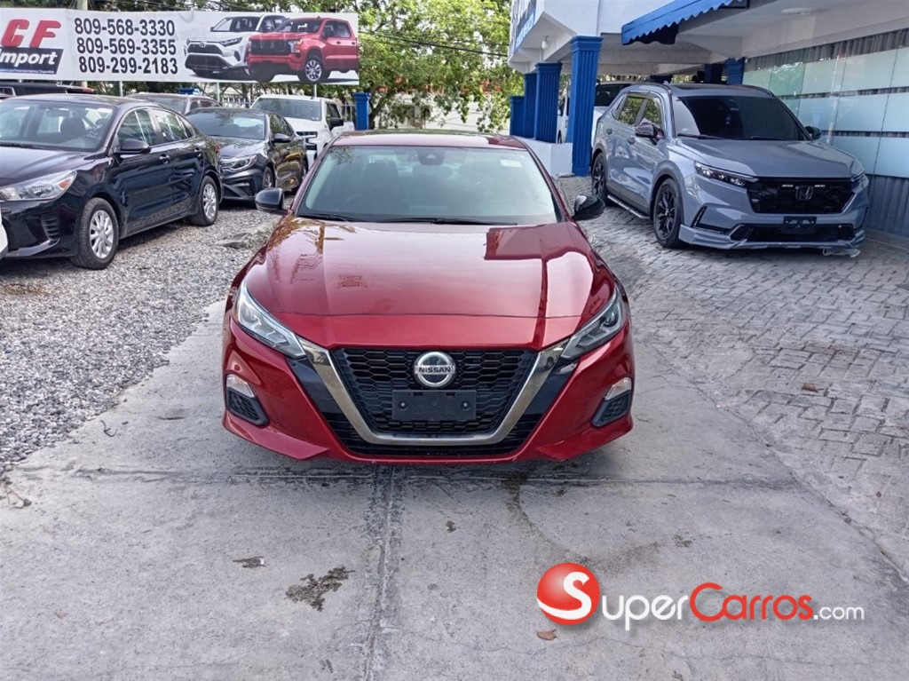 2022 Nissan Altima SR