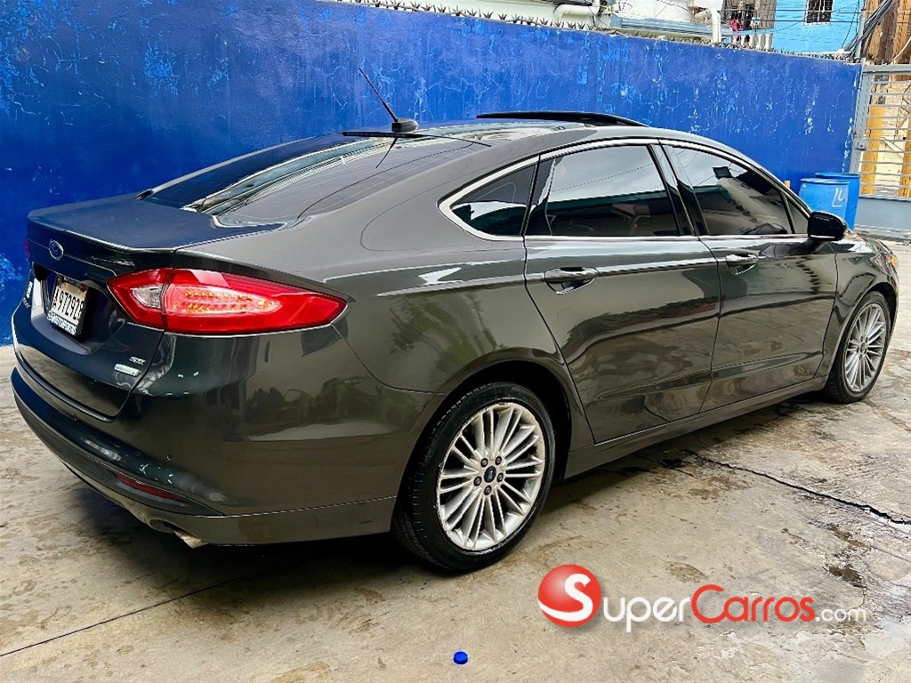 2016 Ford Fusion SE — foto 3 / 9
