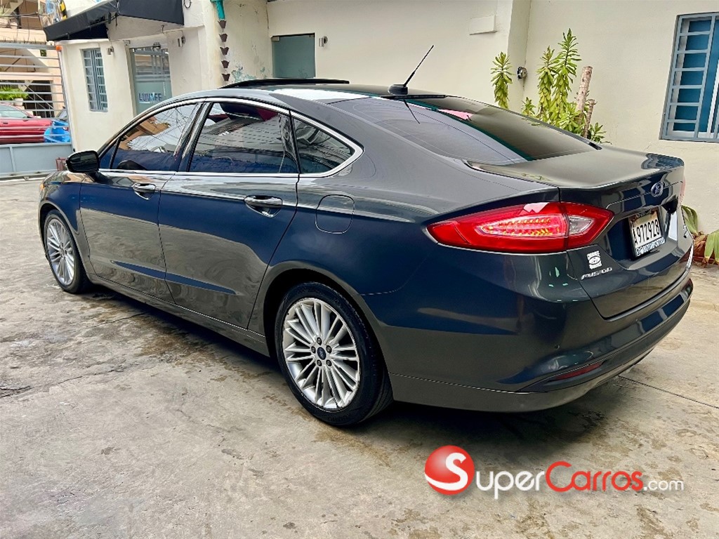 2016 Ford Fusion SE — foto 5 / 9
