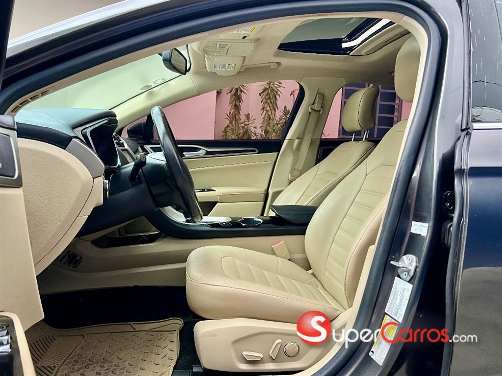 2016 Ford Fusion SE — foto 7 / 9