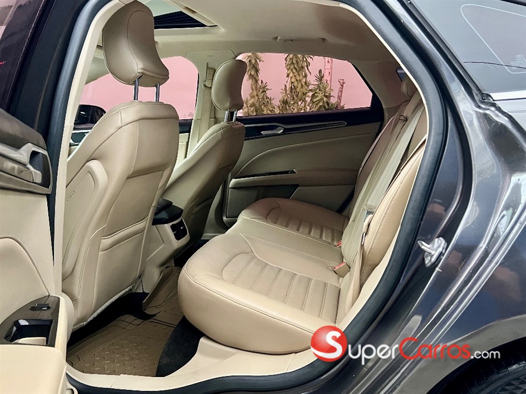 2016 Ford Fusion SE — foto 8 / 9