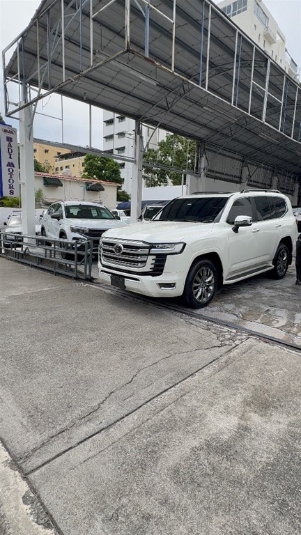 2023 Toyota Land Cruiser 300 VX-R