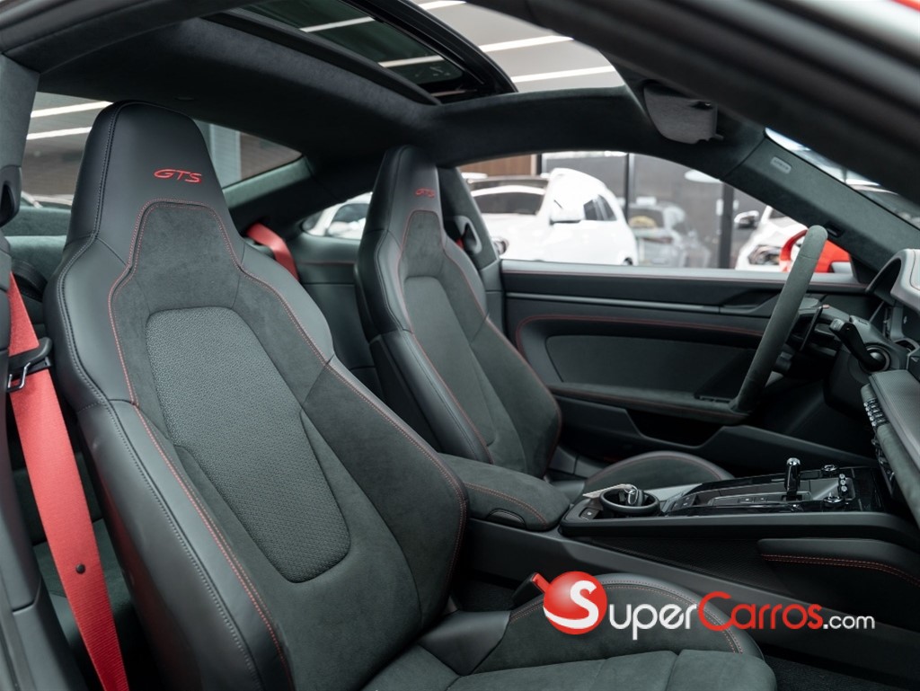 2026 Porsche 911 Carrera GTS — foto 7 / 12
