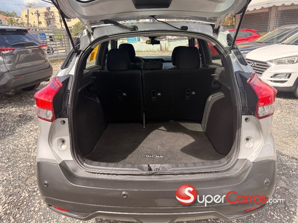 2020 Nissan Kicks SV — foto 9 / 12