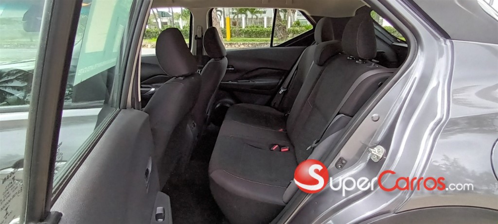2021 Nissan Kicks SV — foto 8 / 12