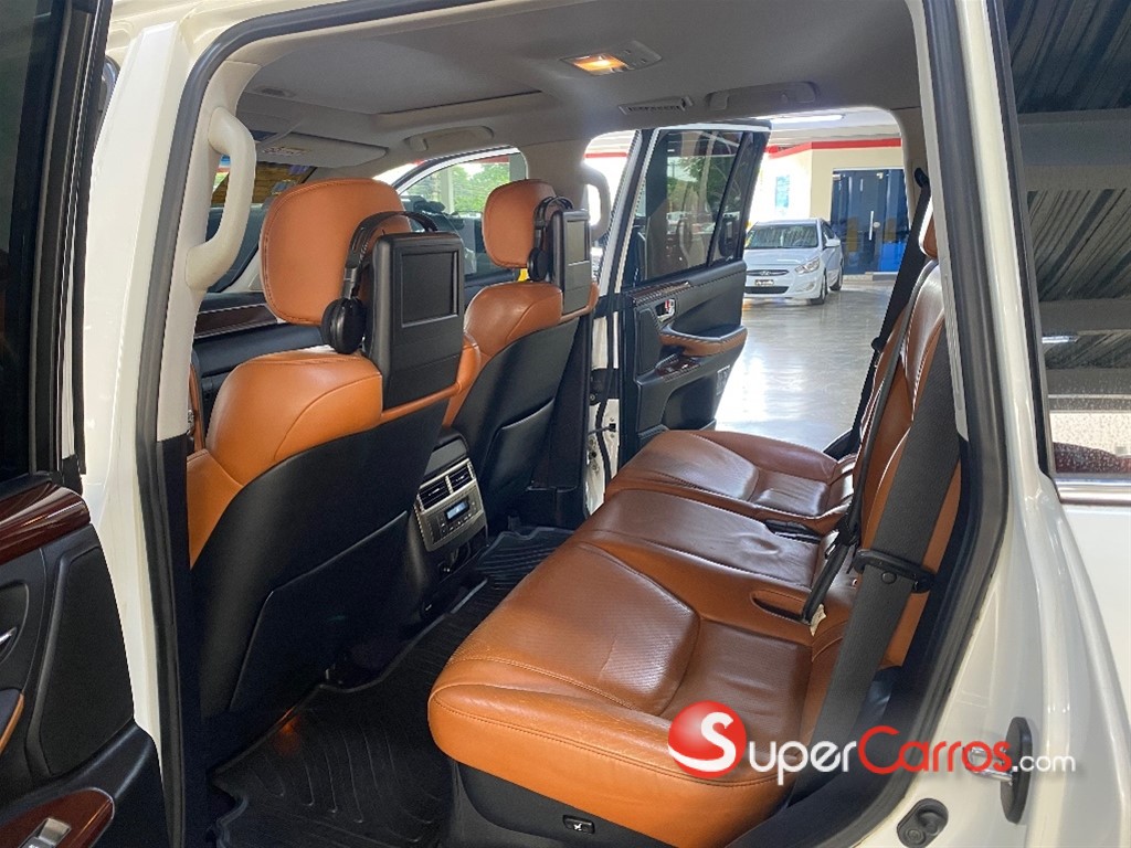 2015 Lexus LX 570 — foto 11 / 12