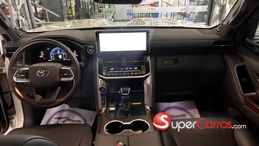 2025 Toyota Land Cruiser 300 GXR — foto 5 / 8