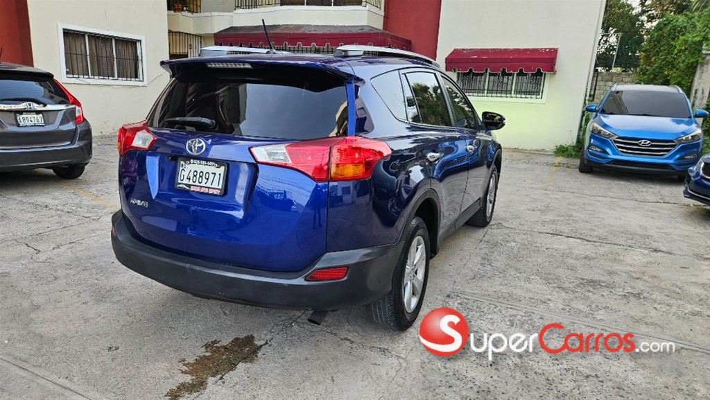 2015 Toyota RAV4 XLE — foto 5 / 12