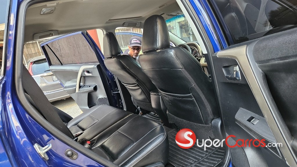 2015 Toyota RAV4 XLE — foto 7 / 12