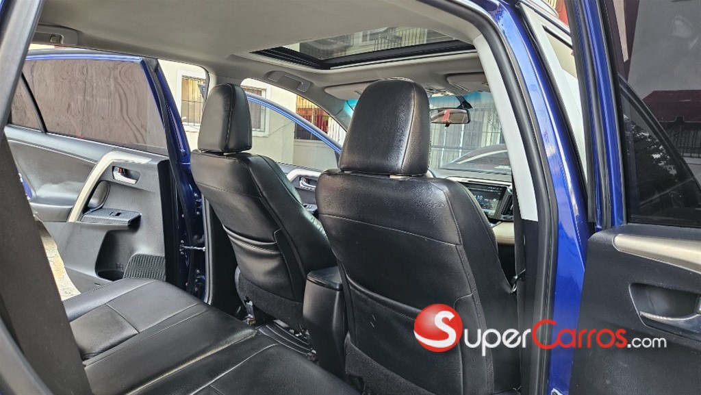 2015 Toyota RAV4 XLE — foto 9 / 12