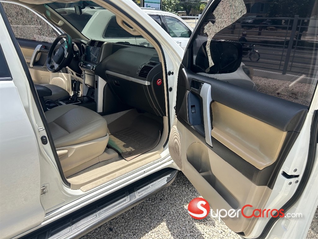 2011 Toyota Land Cruiser Prado — foto 9 / 12