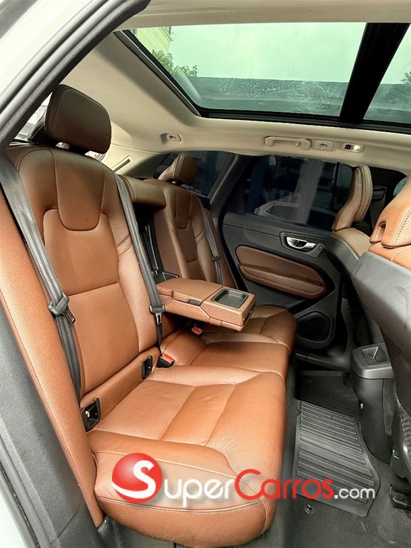 2020 Volvo XC60 Momentum T5 — foto 9 / 11