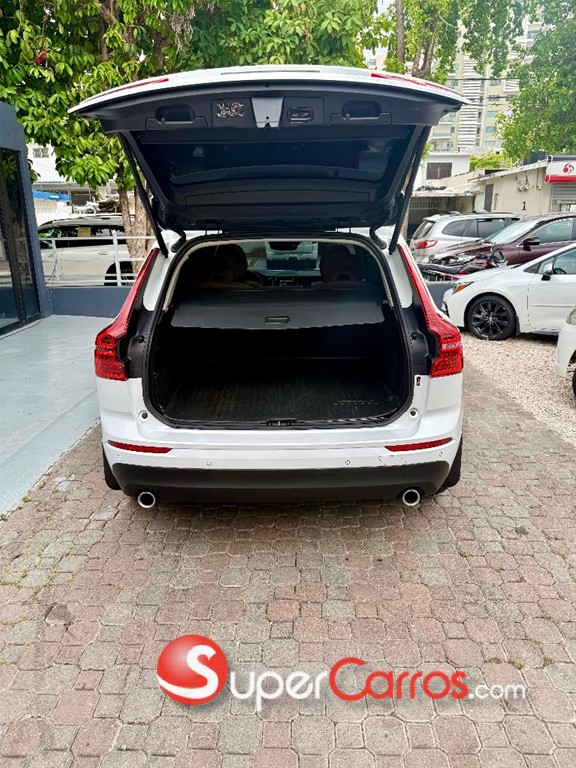 2020 Volvo XC60 Momentum T5 — foto 10 / 11