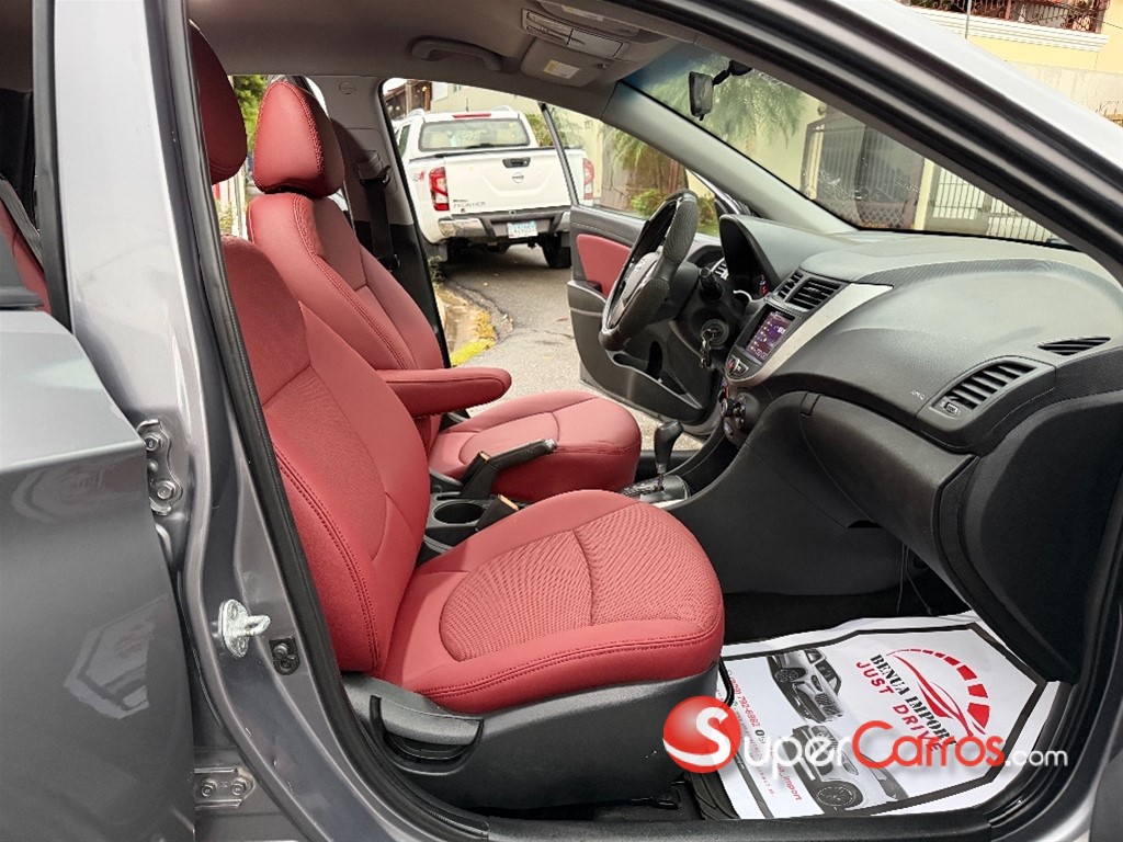 2015 Hyundai Accent — foto 2 / 12