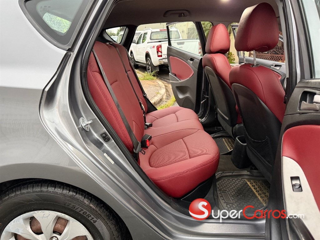 2015 Hyundai Accent — foto 6 / 12