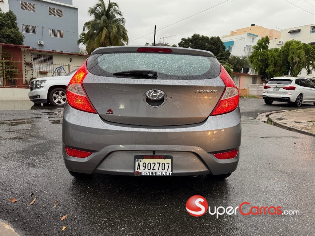 2015 Hyundai Accent — foto 12 / 12