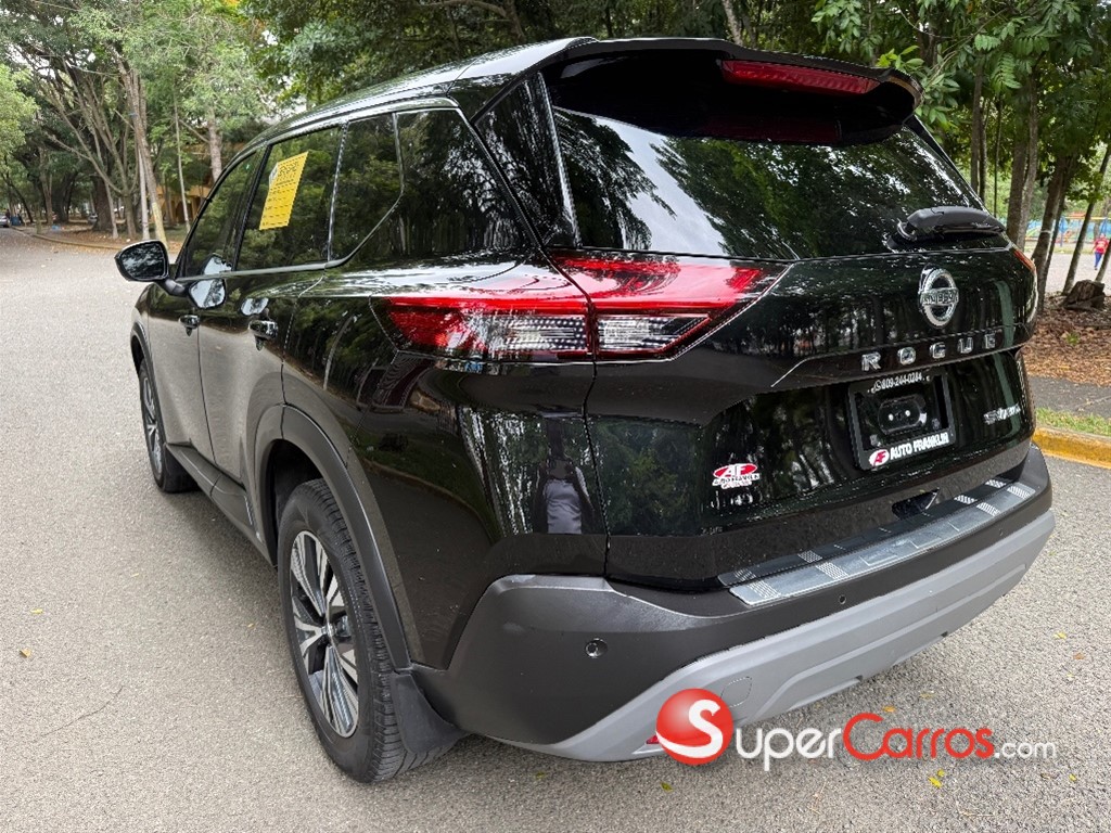 2022 Nissan Rogue SV — foto 6 / 9