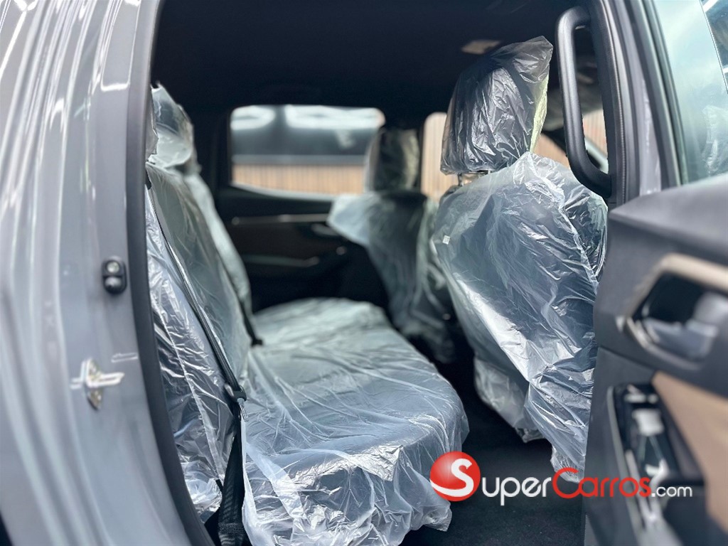 2027 Isuzu DMAX LSE — foto 8 / 11