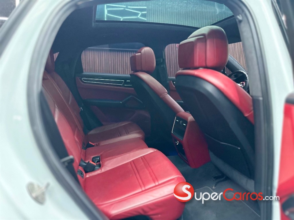 2022 Porsche Cayenne GTS — foto 8 / 11