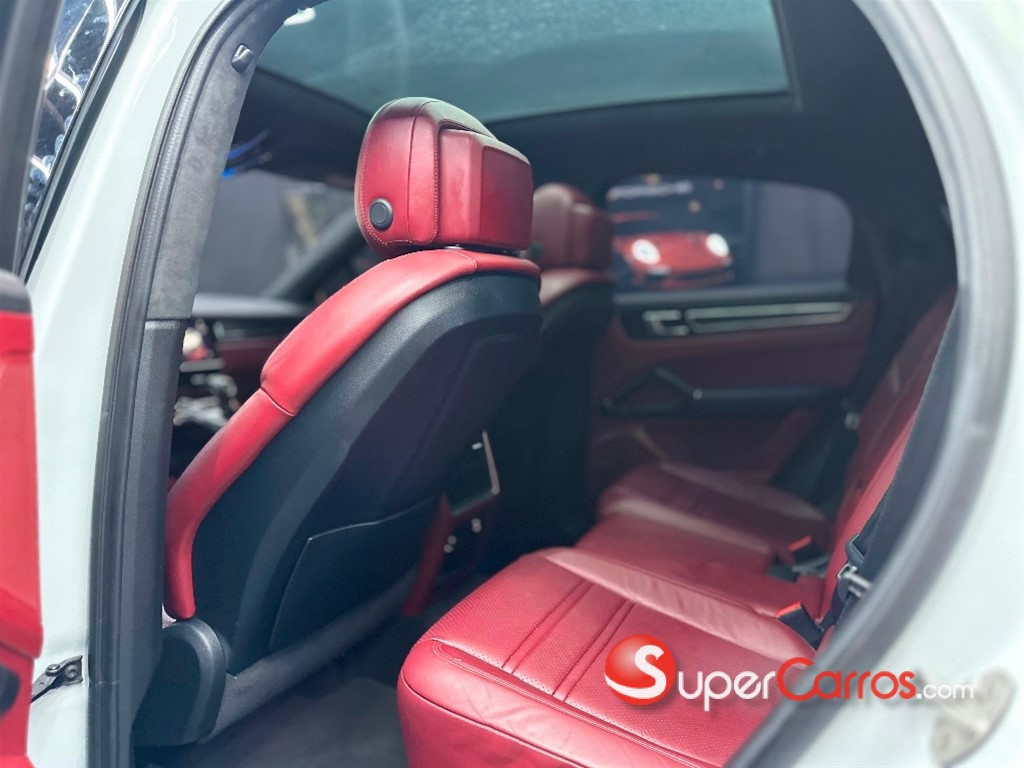 2022 Porsche Cayenne GTS — foto 9 / 11