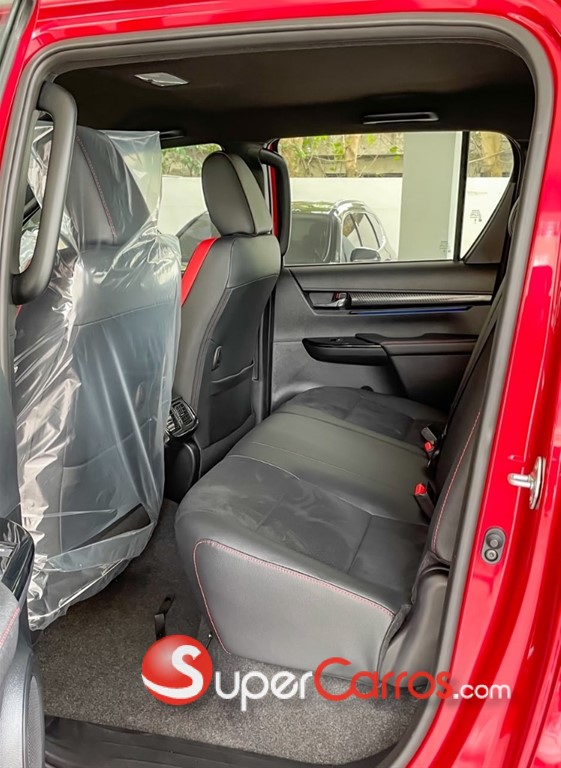 2027 Toyota Hilux GR Sport — foto 7 / 11