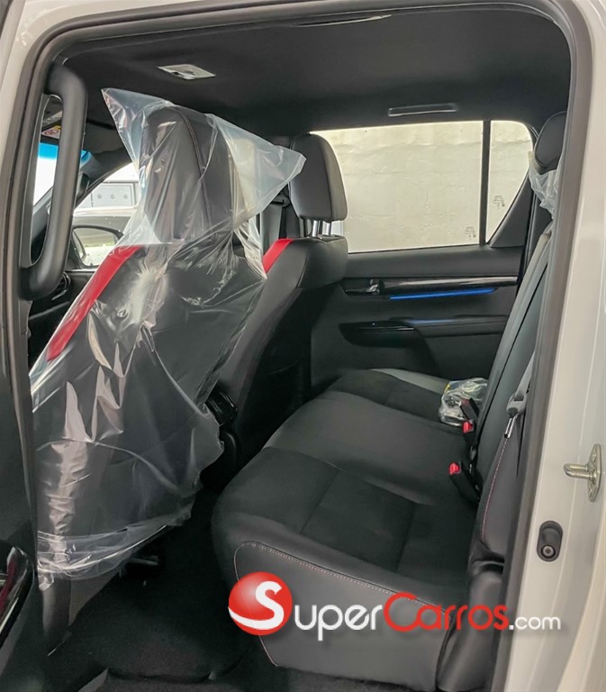 2027 Toyota Hilux GR Sport — foto 7 / 11