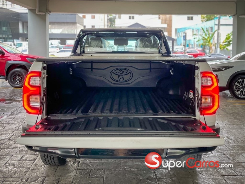 2027 Toyota Hilux GR Sport — foto 9 / 11