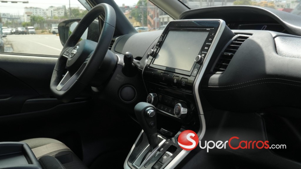 2020 Nissan Serena — foto 8 / 12